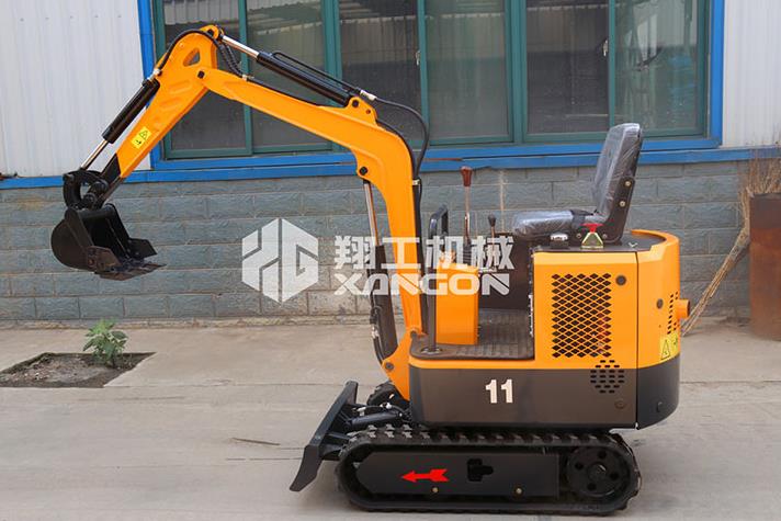 小型挖掘機(jī)